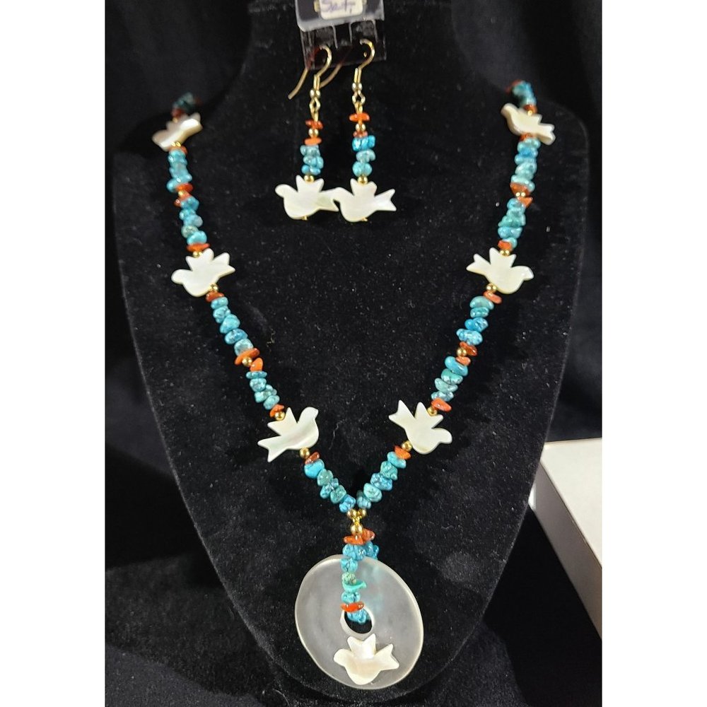 Hand made shell necklace and earring set lile new